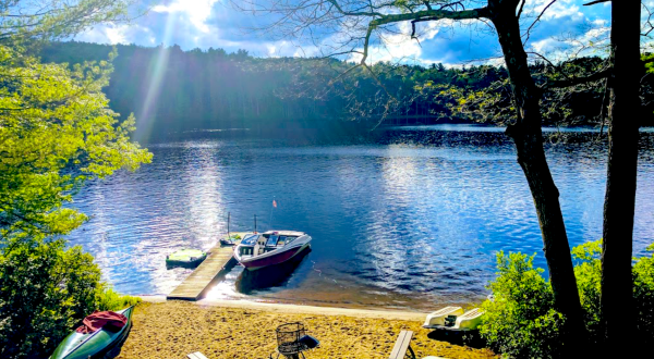 This Secluded Pond In Massachusetts Might Just Be Your New Favorite Swimming Spot
