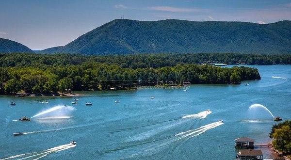 Virginia’s Stunning Lake Is The Perfect Destination For A Summer Getaway