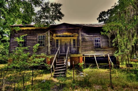 This Small Alabama Town Is One Of The Creepiest Ghost Towns In America