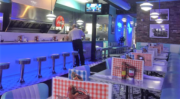 You’ll Absolutely Love This 50s Themed Diner In New Orleans