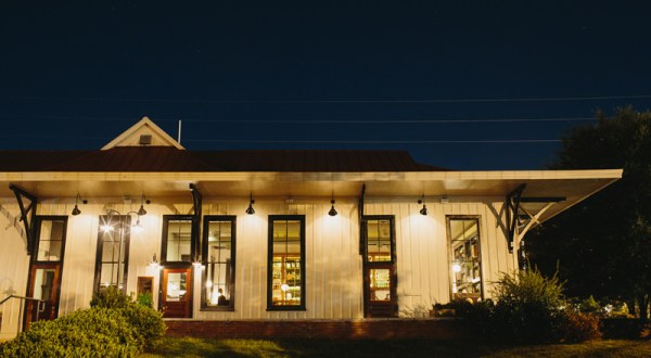 This Popular Restaurant in Georgia Was Once A Railroad Station & The History Is Truly Fascinating