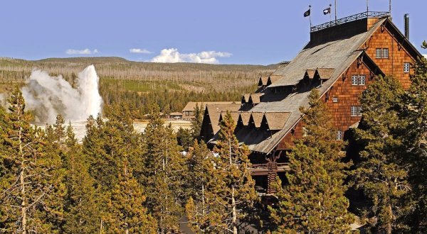 The World’s Largest Log Cabin Is Right Here In Wyoming And You’ll Want To Visit