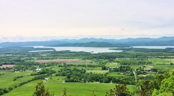 10 Easy, Breezy Summer Hikes In Vermont That Will Overwhelm You With Natural Beauty