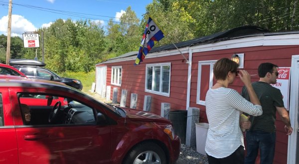 The Unassuming Restaurant In Maine That Serves The Best Hot Dogs You’ll Ever Taste