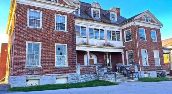 This Ghost Hunt In A Former Virginia Psychiatric Hospital Isn’t For The Faint Of Heart