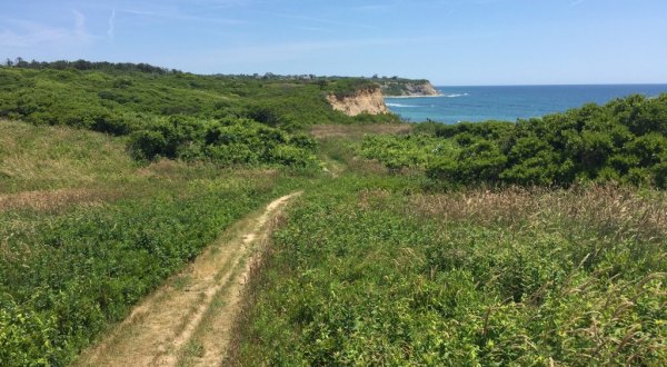 The Rhode Island Hike That Takes You Through A Little Slice Of Paradise