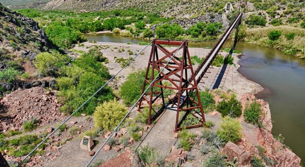 The Beautiful Bridge Hike In Arizona That Will Completely Mesmerize You