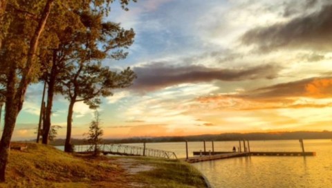 The Breathtaking Alabama Lake That Will Make Your Summer Unforgettable