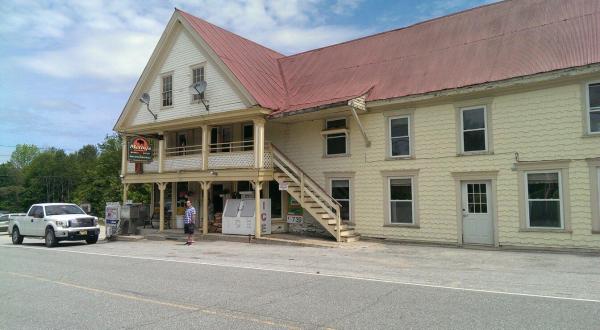 You’ll Love The Food At This Unassuming Maine General Store In The Middle Of Nowhere