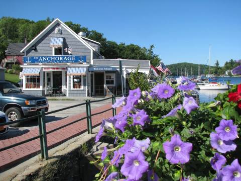6 Lakeside Restaurants In New Hampshire You Simply Must Visit This Time Of Year