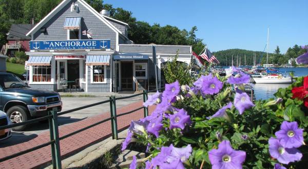 6 Lakeside Restaurants In New Hampshire You Simply Must Visit This Time Of Year