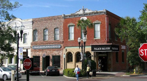 The Pre-Prohibition-Era Pub in Florida That’s Positively Overflowing With History