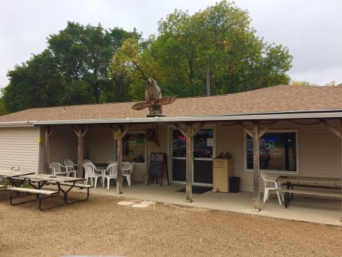 The Quirky Lakeside Restaurant In South Dakota That's A Must-Visit