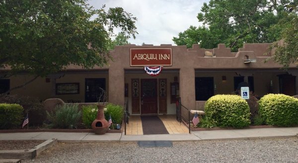 This Restaurant Way Out In The New Mexico Countryside Has The Best Doggone Food You’ve Tried In Ages