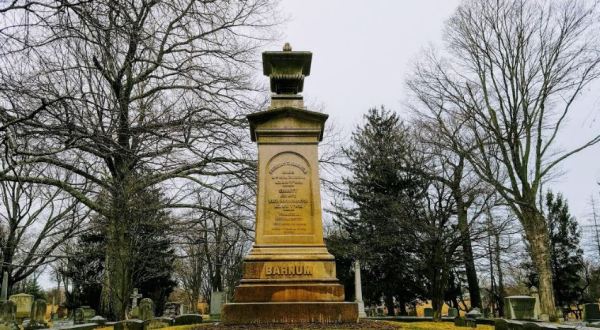 Here Are 7 Of The Most Intriguing Gravesites In Connecticut