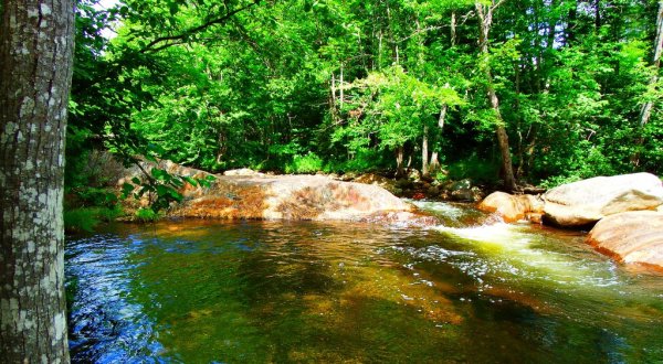 The Natural Swimming Hole In Maine That Will Take You Back To The Good Ole Days