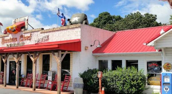 You’ll Absolutely Love This 50s Themed Diner In South Carolina