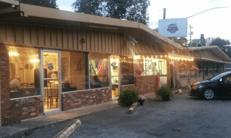 There's A WWII-Themed Restaurant In Alabama... And You'll Want To Visit