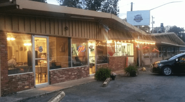 There’s A WWII-Themed Restaurant In Alabama… And You’ll Want To Visit