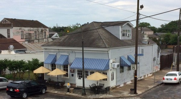 This Funky Little Restaurant Near New Orleans Is A True Hidden Gem
