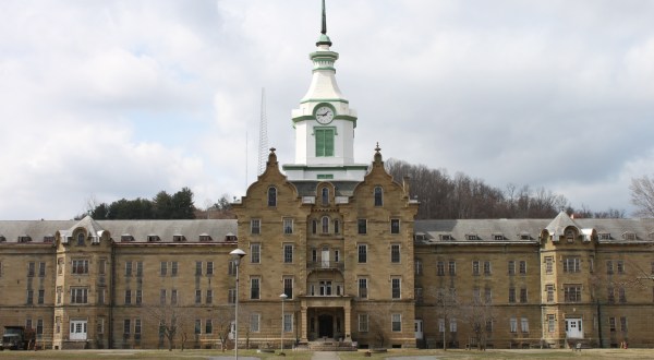 Stay Overnight In An Old Insane Asylum Right Here In West Virginia