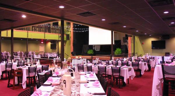 This One Restaurant In West Virginia Takes Dinner And A Show To A Whole Other Level