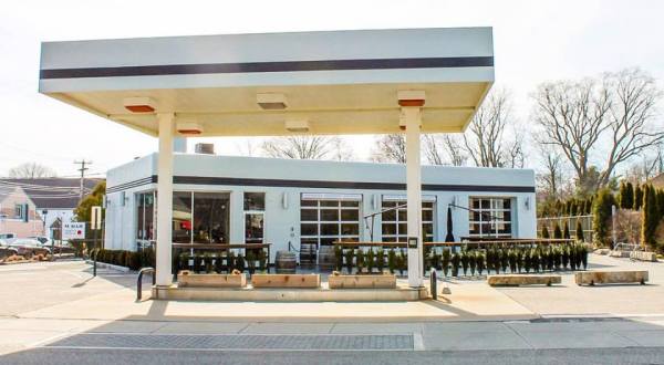 This Restaurant In Connecticut Used To Be A Gas Station And You’ll Want To Visit