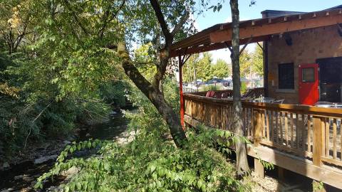 A Visit To This Creekside Pub In Kentucky Is Like Hanging Out In Your Friend's Backyard