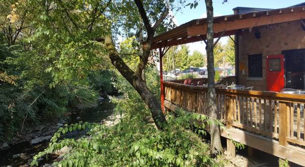 A Visit To This Creekside Pub In Kentucky Is Like Hanging Out In Your Friend’s Backyard