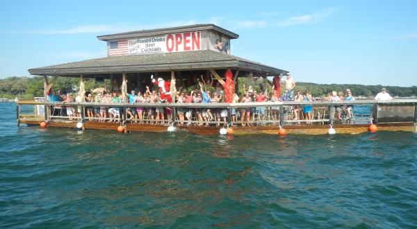 Iowa’s Tiki Boat Adventure Is The Best Way To Spend A Summer Day