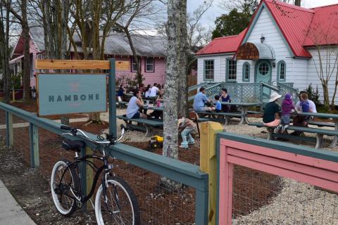 Blink And You'll Miss These 9 Tiny But Mighty Restaurants Hiding In Louisiana