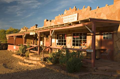 This Restaurant Way Out In The Arizona Countryside Has The Best Doggone Food You've Tried In Ages