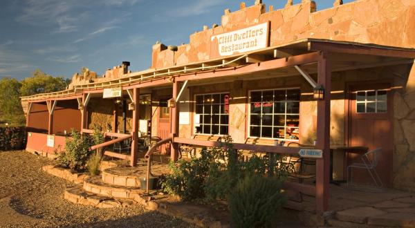 This Restaurant Way Out In The Arizona Countryside Has The Best Doggone Food You’ve Tried In Ages