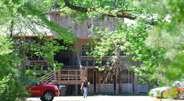 The Remote Cabin Restaurant In Mississippi That Serves Up The Most Delicious Food