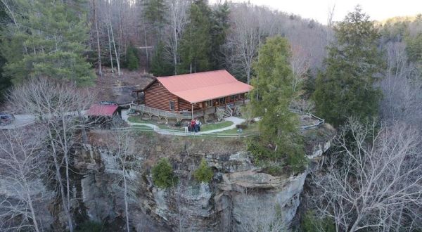 This Clifftop Cabin In Kentucky Offers Unbeatable Views
