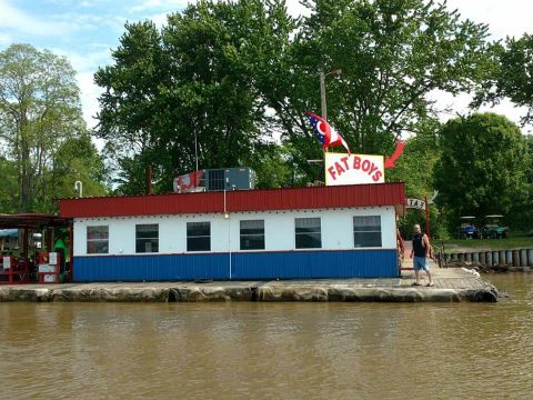 This Floating Restaurant Near Cincinnati Is The Ultimate Hidden Gem