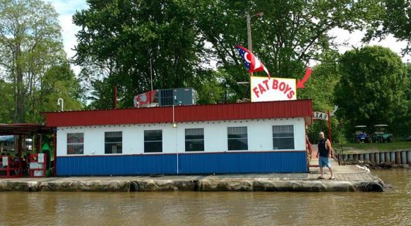 This Floating Restaurant Near Cincinnati Is The Ultimate Hidden Gem