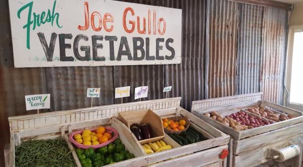 The Most Mouthwatering Burgers Can Be Found At This Unsuspecting Roadside Stand In Louisiana