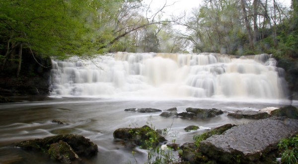 Your Kids Will Love This Easy 1-Mile Waterfall Hike Right Here In Tennessee