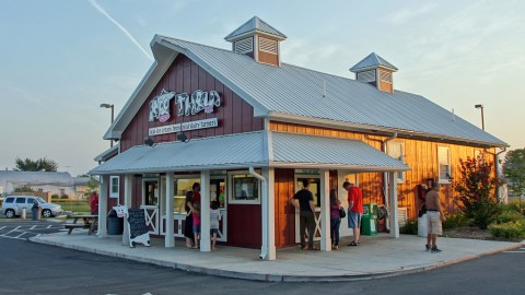 The Ice Cream Parlor In Virginia That's So Worth Waiting In Line For