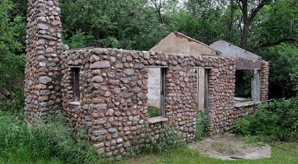 There’s A Hike In North Dakota That Leads You Straight To An Abandoned Stone Cabin
