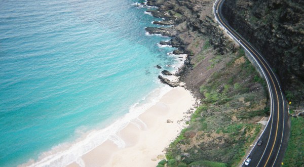 This Hidden Beach In Hawaii Has Some Of The Bluest Water In The State