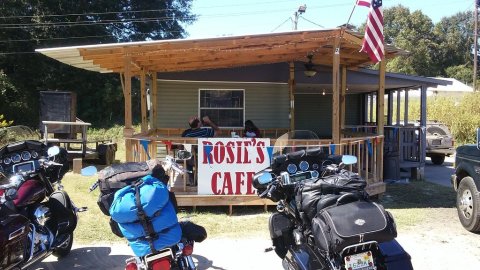Blink And You'll Miss These 10 Tiny But Mighty Restaurants Hiding In Mississippi