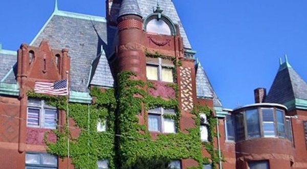 This Castle Restaurant In Missouri Is A Fantasy Come To Life