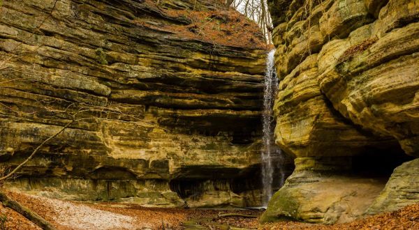 This Overlook Loop Trail In Illinois Leads To The Most Magical Waterfall