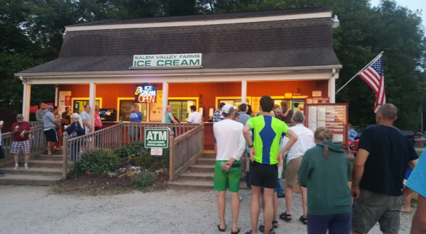 The Ice Cream Parlor In Connecticut That’s So Worth Waiting In Line For