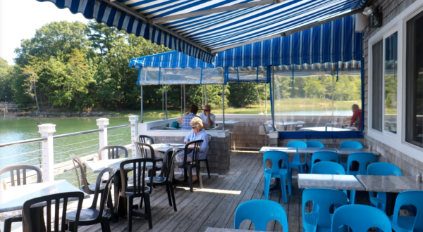 Try These 9 New Hampshire Restaurants For A Magical Outdoor Dining Experience