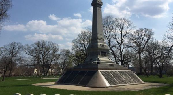 The Story Behind Illinois’ Mass Gravesite Is Like Something From A Horror Movie