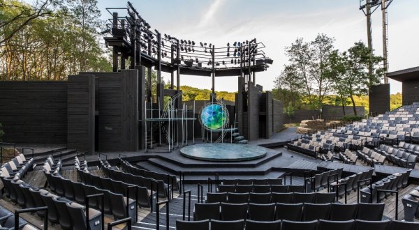 You Absolutely Have To Visit Wisconsin’s Stunning Outdoor Theater This Summer