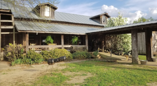 The Remote Cabin Restaurant In Alabama That Serves Up The Most Delicious Food
